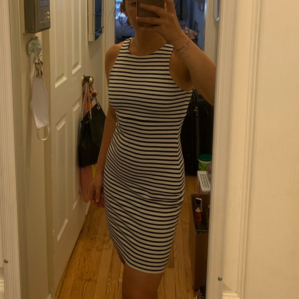 Super cute bodycon black/white striped dress